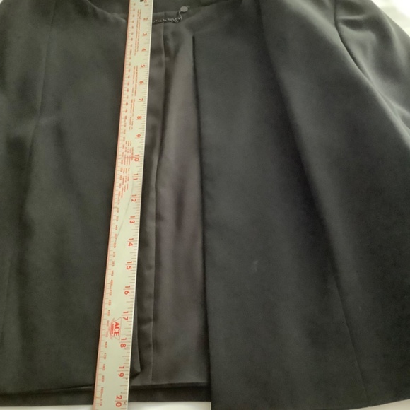 Blazer - Picture 7 of 7